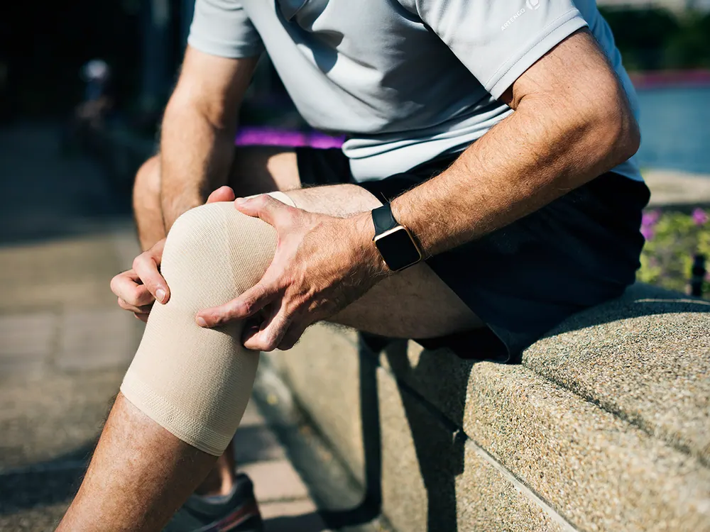 Chiropractic care for knee pain at HealthSource of Harvest in Harvest